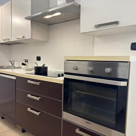 Lagrottizia - 3 Minuti Dal * Como